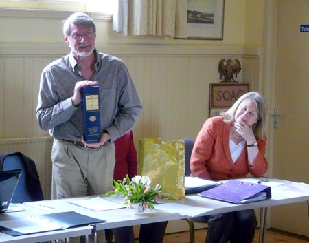 Ian Clarke thanking the membership for the bottle of malt whisky